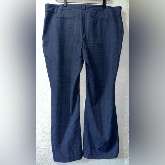 Van Heusen Women's Stretch Extensible Dress Pants - Picture 6 of 8